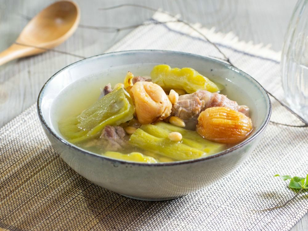 苦瓜黃豆無(wú)花果豬骨湯