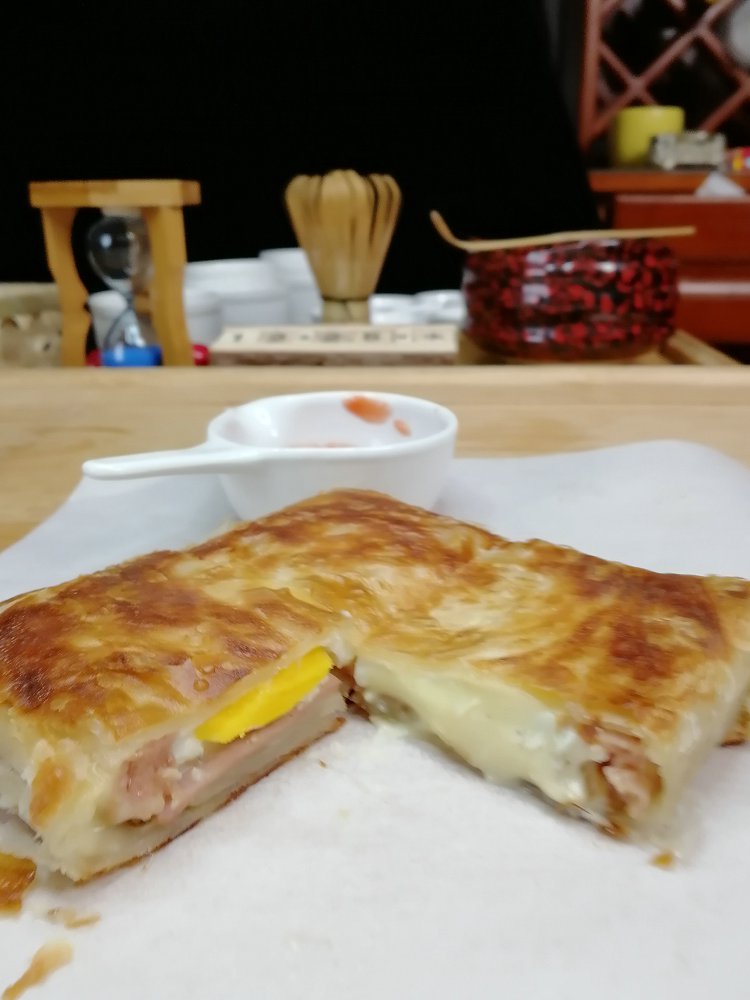 芝士火腿午餐肉雞蛋手抓餅