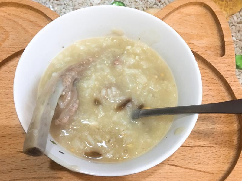 豬骨混蛋瘦肉粥