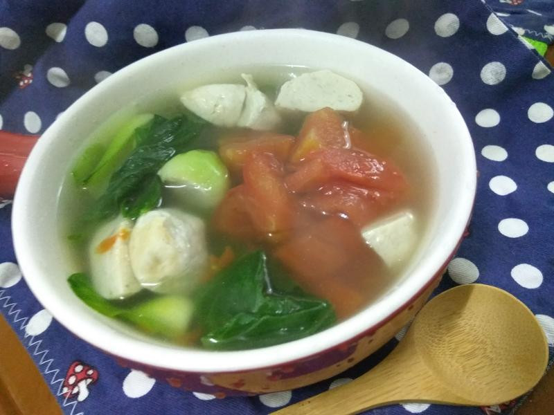 蕃茄魚丸蔬菜湯
