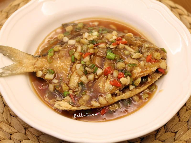 蔥爆香酥白鯧魚
