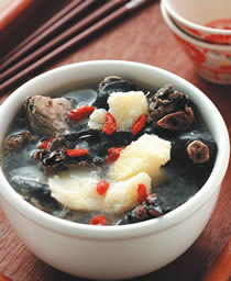 山藥燉烏雞湯