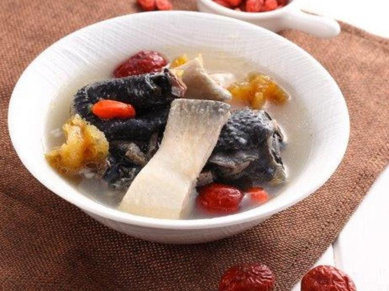 海參魚肚烏骨雞湯