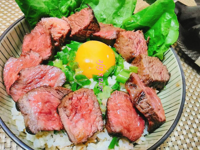 牛排蓋飯