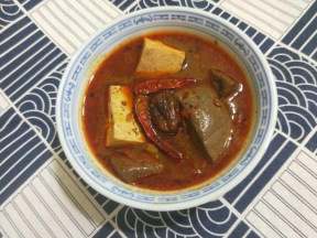 麻辣鍋底鴨血豆腐