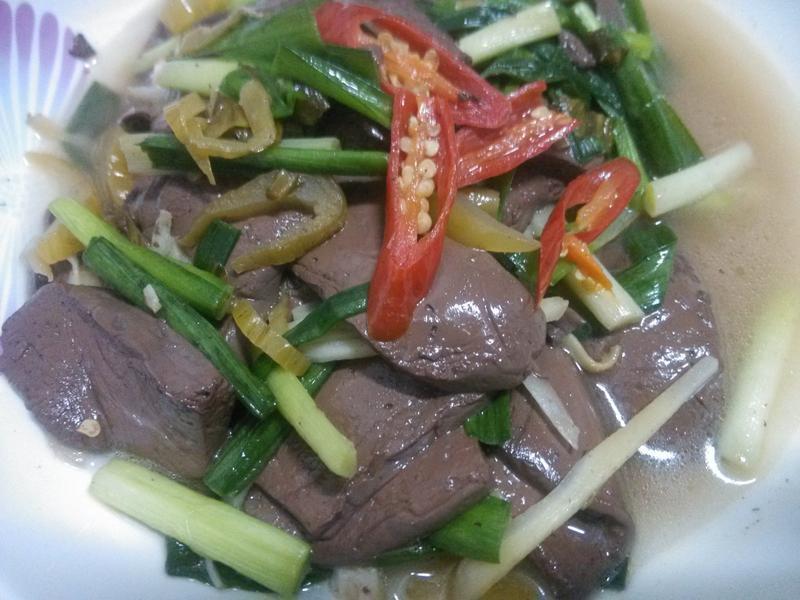 酸菜炒鴨血
