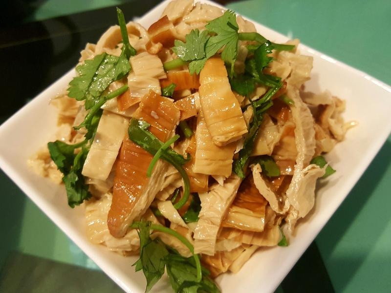 涼拌煙燻豆皮