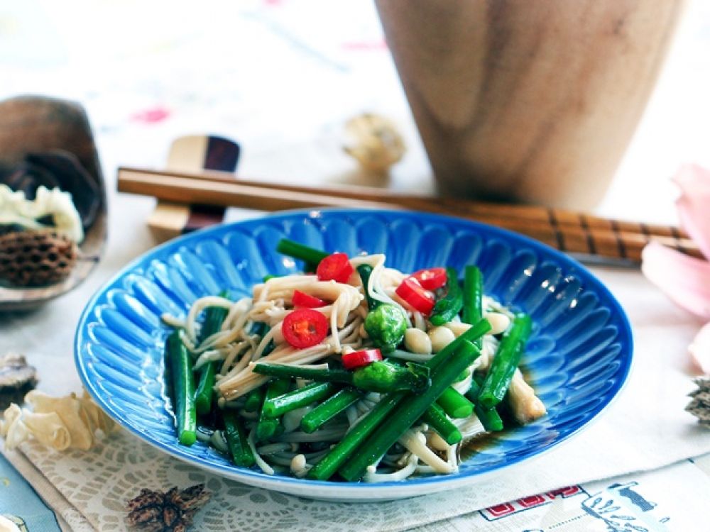 蒜苔拌金針菇
