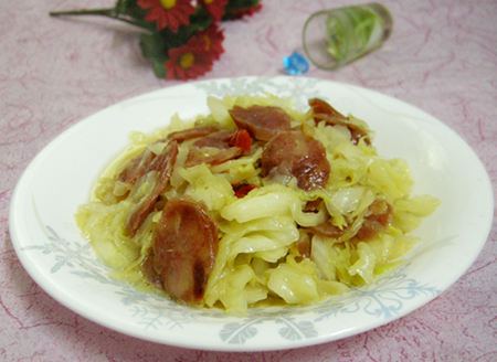圓白菜炒香腸
