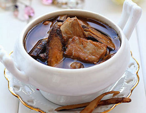 黑豆首烏鱔魚湯