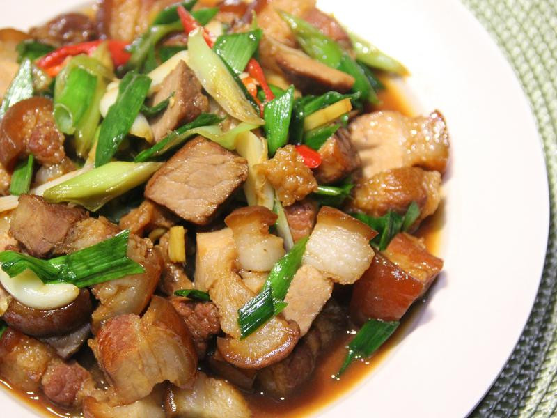 蒜苗炒鹵肉