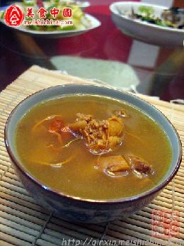 蟲草花燉老雞湯