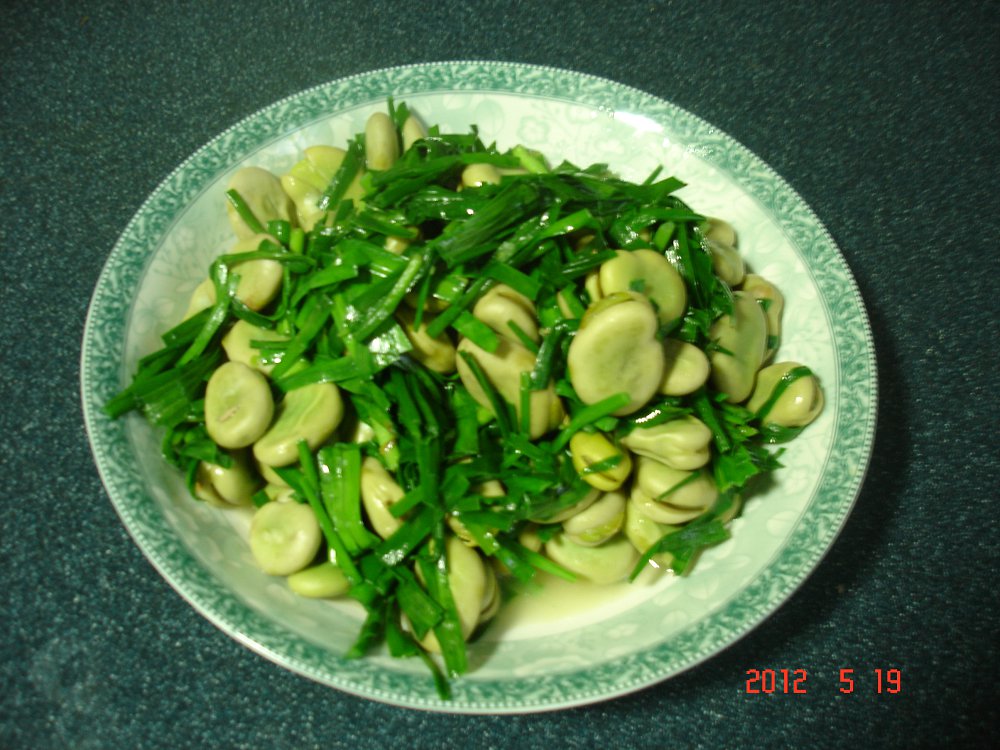 蠶豆燴韭菜