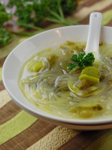 酸菜蠶豆粉絲湯