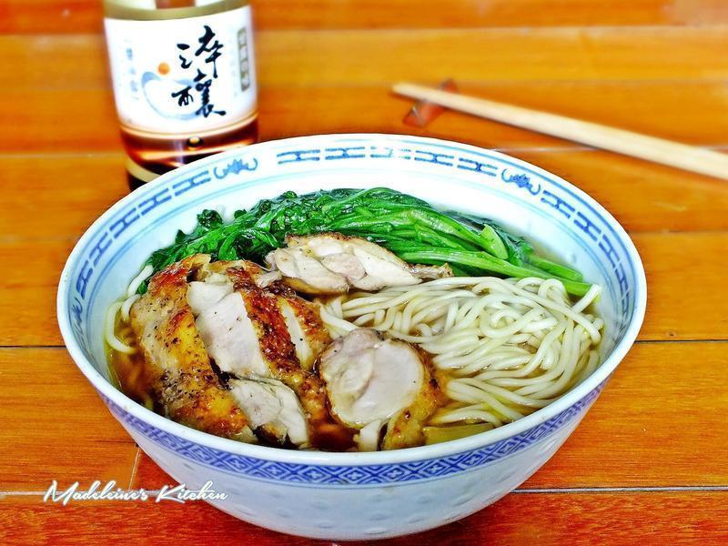 茼蒿雞肉煨面