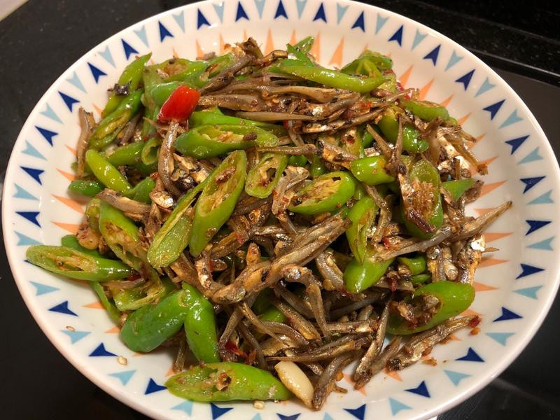 糯米椒炒小魚干