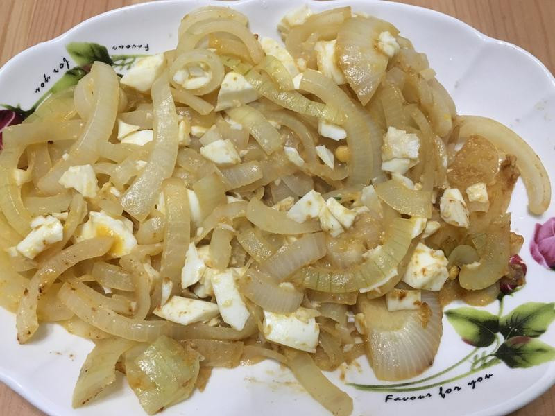 咸蛋炒洋蔥