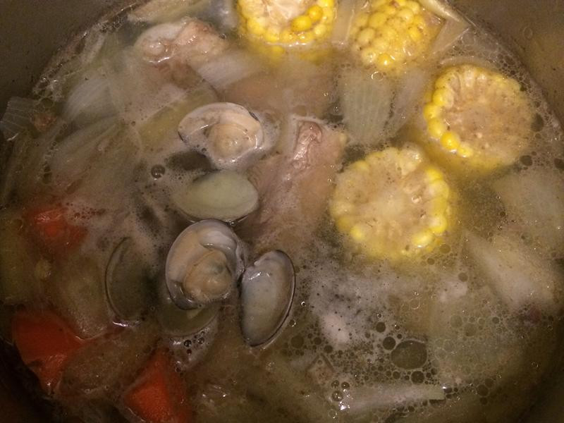 大骨蓮子玉米紅蘿卜湯
