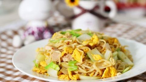 鱈魚白菜炒面