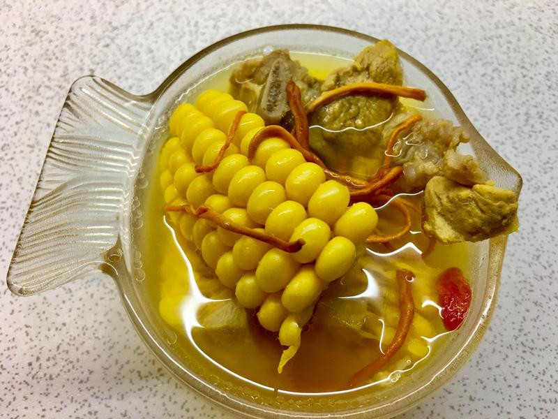蟲草花玉米排骨湯