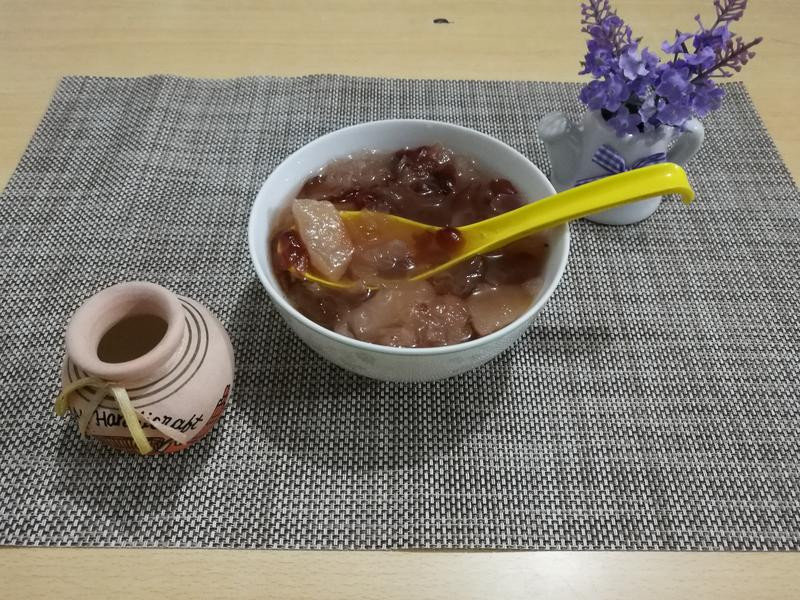 平民燕窩桃膠銀耳糖水