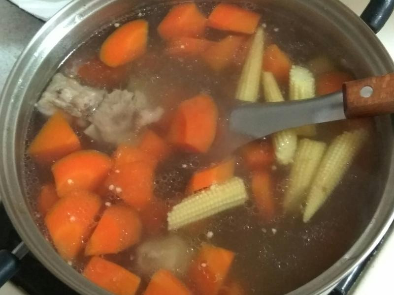 紅蘿卜玉米筍湯