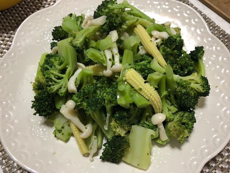 綠花椰菜佐雪筍