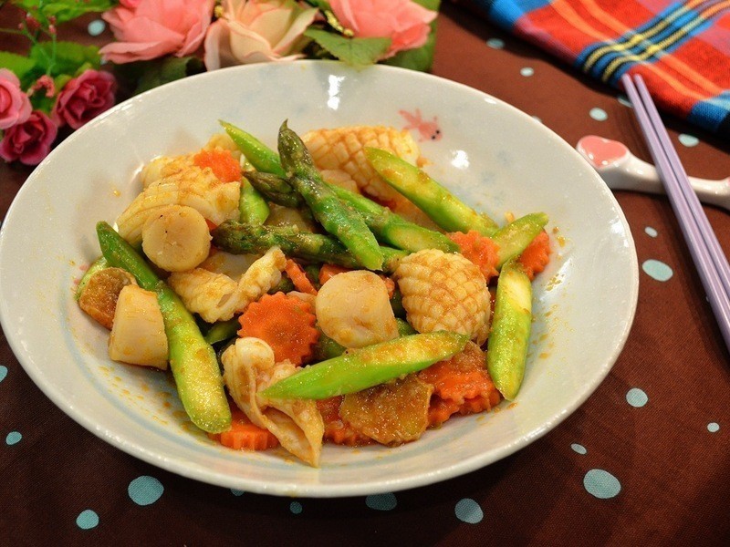 蝦醬鮮貝墨魚(yú)炒蘆筍