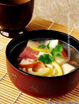 河蚌咸肉豆腐湯