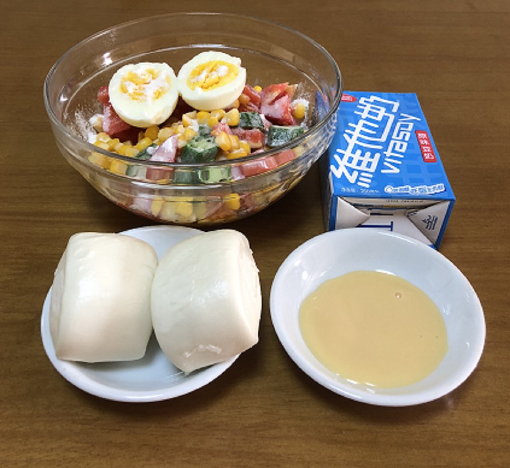西紅柿玉米沙拉+饅頭