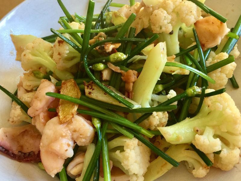 鮮魷魚(yú)炒韮菜花加臺(tái)山西蘭花