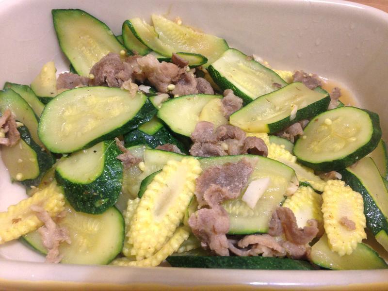 嫩炒肉片節(jié)瓜玉米筍