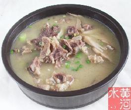 雞腿菇燉牛尾