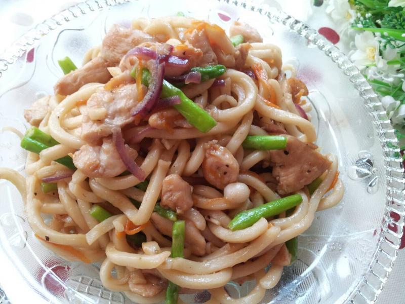 黑胡椒蠔油雞柳炒烏冬面