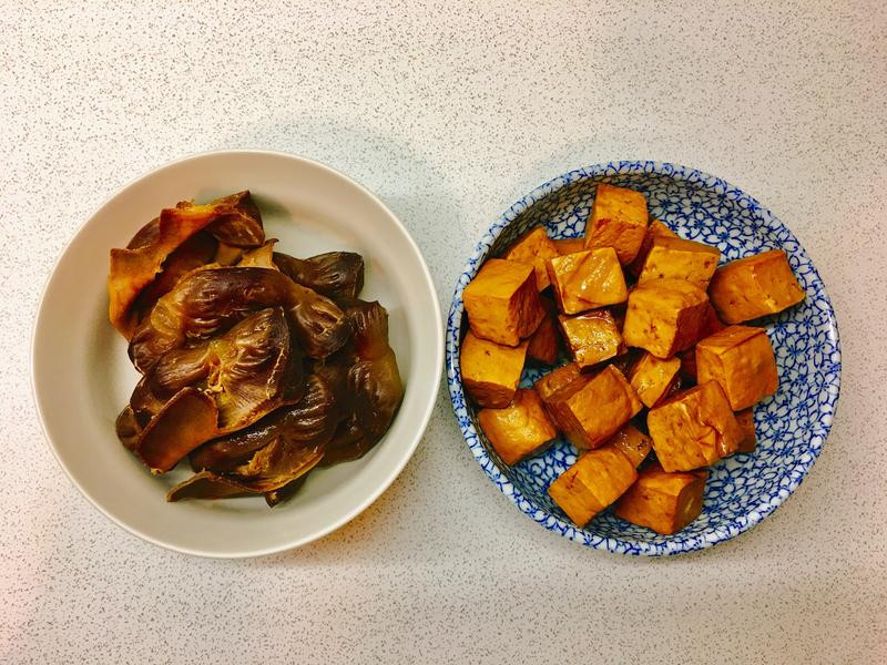 鹵菜不用加醬油
