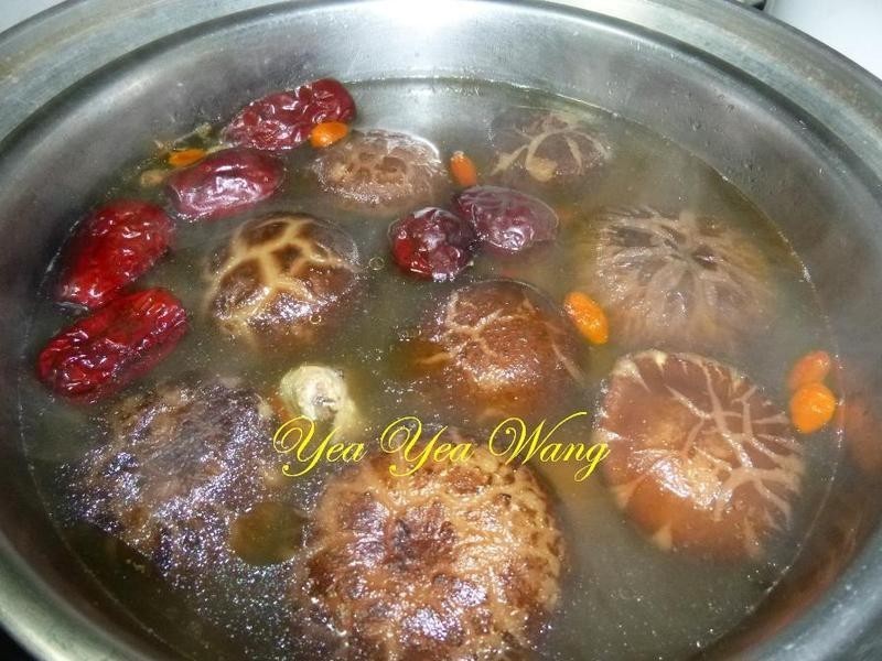 蜜棗花菇雞湯