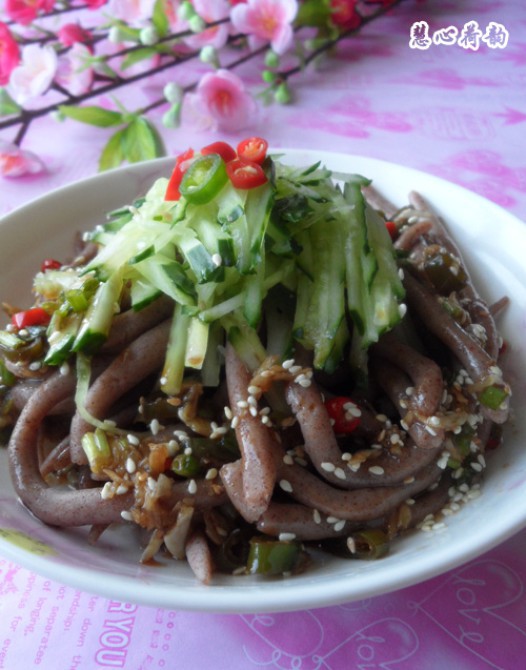高粱面搓長(zhǎng)魚魚