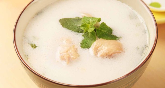 薄荷椰子杏仁雞湯