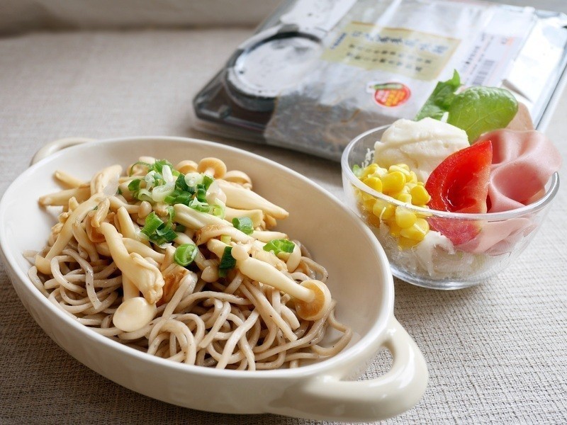 蕎麥面佐滑嫩菇蕈醬
