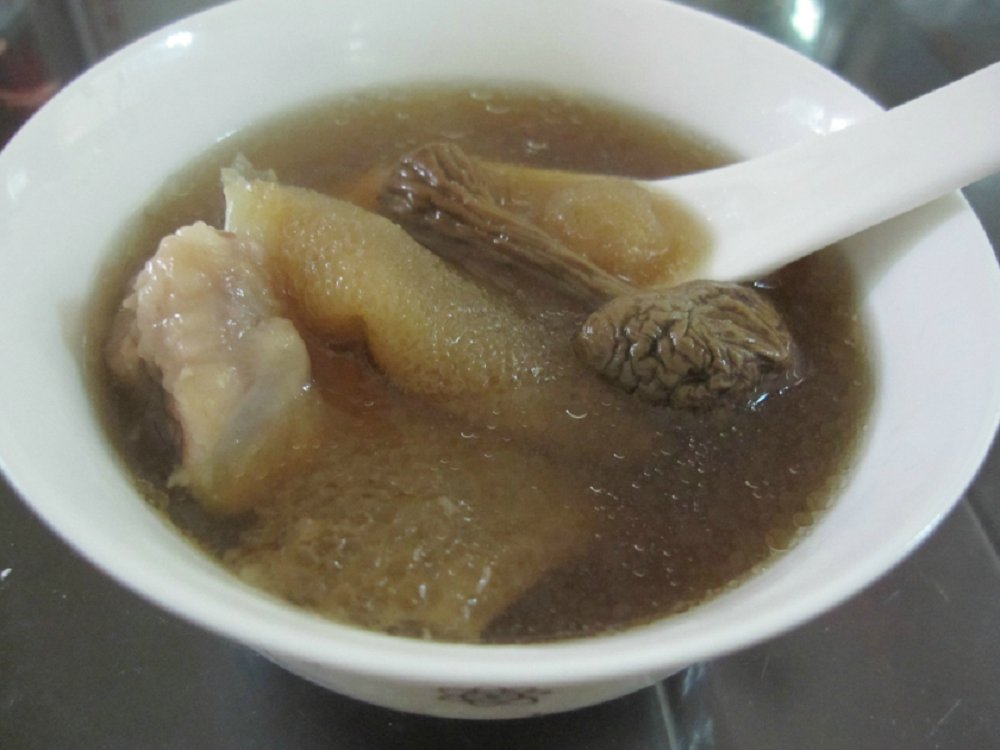 姬松茸竹笙燉雞湯