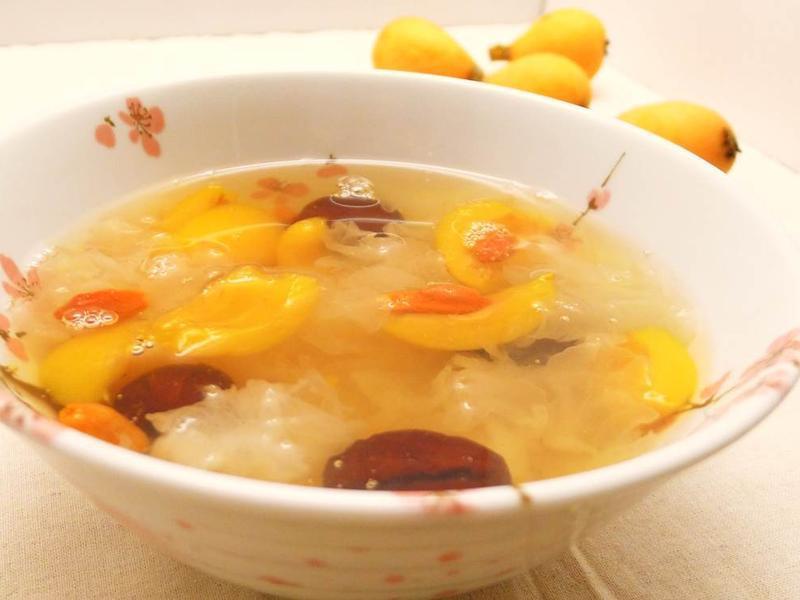 消暑甜品枇杷銀耳湯