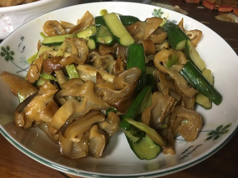 小黃瓜炒鯊魚煙