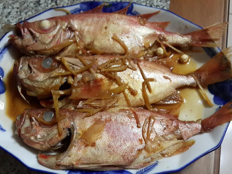 姜燒紅目鰱魚(yú)