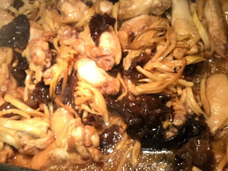 金針菜云耳烤雞翅