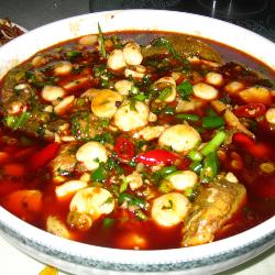 大蒜燒仔鰱魚(yú)
