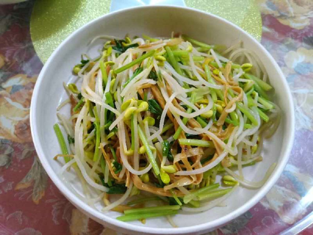 黃花菜炒黃豆芽