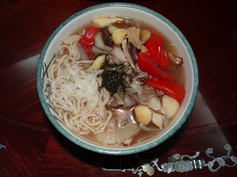 素食香椿蔬菜湯面