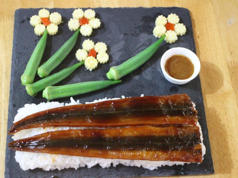 花樣和風沙拉鰻魚飯